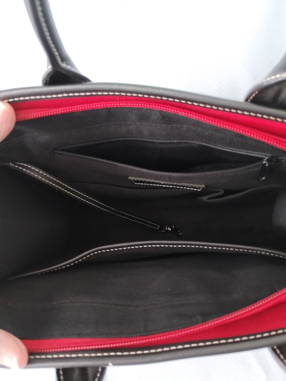 Vintage Etienne Aigner Red and Black Satchel Logo Handbag Great Condition! - Picture 4 of 9
